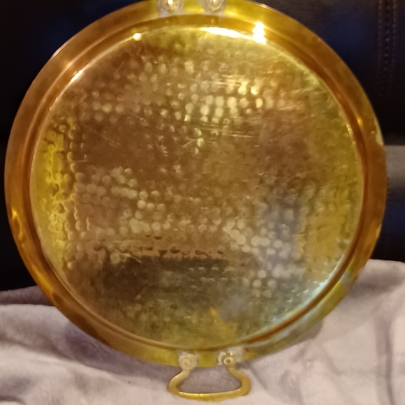 Hand hammered antique brass serving tray with riveted handles - Picture 3 of 5